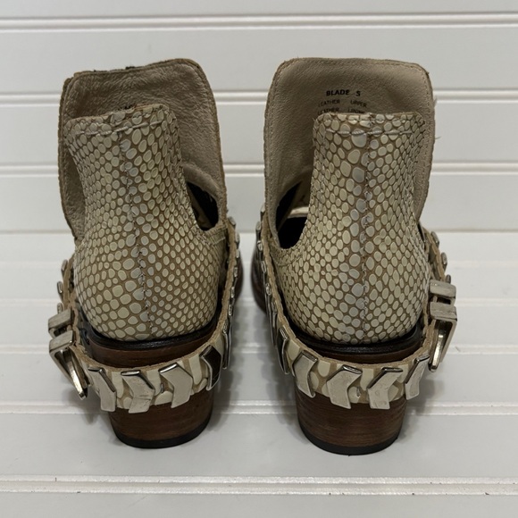 FREEBIRD BLADE Ivory Snake Leather Buckle Ankle Boots Booties Womens Size 5 - Picture 7 of 9